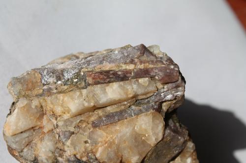 Andalucita.<br />Punta Robaleira pegmatite, Donón, O Hío, Cangas do Morrazo, Comarca do Morrazo, Pontevedra, Galicia / Galiza, Spain<br />7x 5,5 cm.<br /> (Autor: Rafael varela olveira)