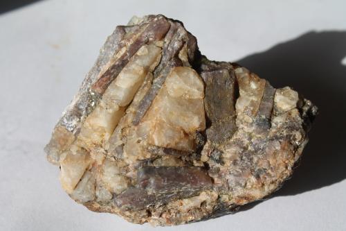 Andalucita.<br />Punta Robaleira pegmatite, Donón, O Hío, Cangas do Morrazo, Comarca do Morrazo, Pontevedra, Galicia / Galiza, Spain<br />7 x 5,5 cm.<br /> (Autor: Rafael varela olveira)