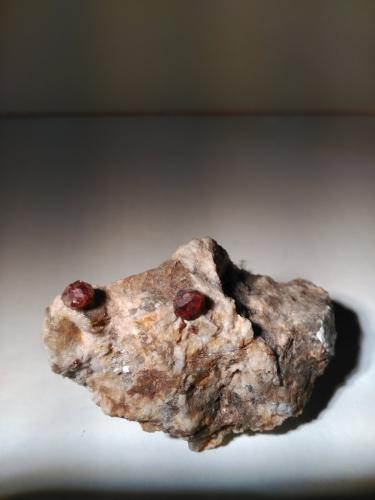 Granate (Grupo)<br />Vincios, Gondomar, Comarca Vigo, Pontevedra, Galicia / Galiza, Spain<br />4,5x2,4x2,4 cm<br /> (Autor: jsoage)