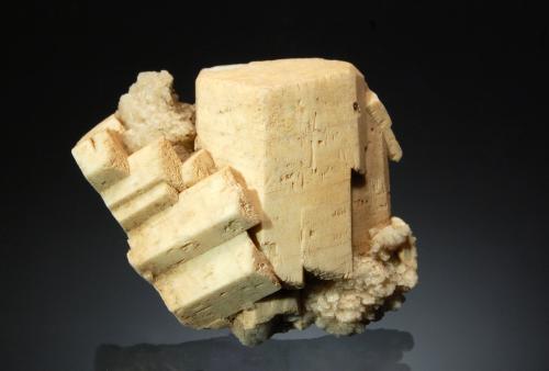 Microcline and Albite<br />Moat Mountain, Hale's Location, Carroll County, New Hampshire, USA<br />4.2 x 4.4 cm<br /> (Author: crosstimber)