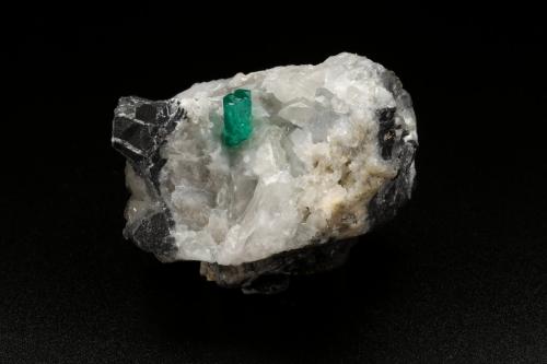 Beryl (variety emerald), Calcite<br />Coscuez mining district, Municipio San Pablo de Borbur, Western Emerald Belt, Boyacá Department, Colombia<br />46x36x37mm, xl=7mm<br /> (Author: Fiebre Verde)