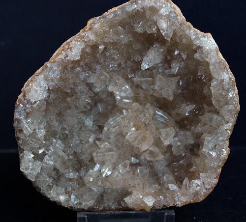Calcita<br />Canteras de arcilla, La Cañada de Verich, Comarca del Bajo Aragón, Teruel, Aragón, España<br />9.5 x 8.5 cm<br /> (Autor: Pedro Antonio)