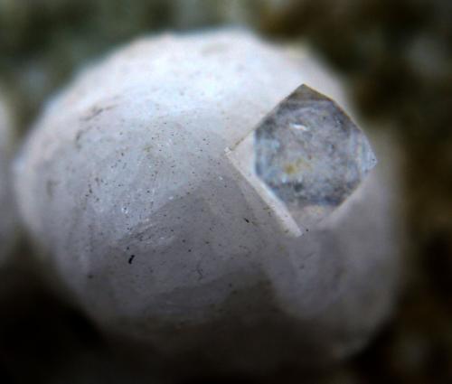 Fluorapophyllita-(K) (apofilita)<br />Cantera Malad, Malad, Mumbai (Bombay), Distrito Mumbai, Maharashtra, India<br />8 mm<br /> (Autor: José Luis Zamora)