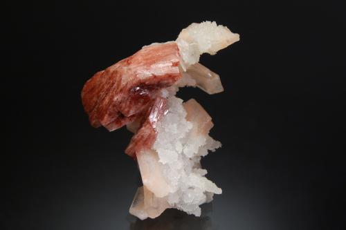 Heulandite-Ca with Stilbite-Ca and Quartz (variety chalcedony)<br />Jalgaon District, Maharashtra, India<br />3.7 x 5.4 cm<br /> (Author: crosstimber)