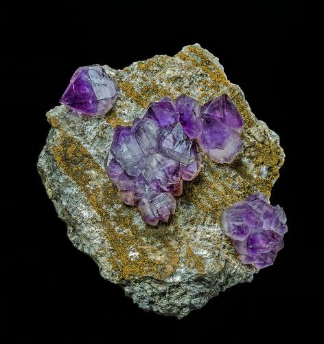 Quartz (variety amethyst)<br />Reel Mine, Iron Station, Lincoln County, North Carolina, USA<br />12.3 x 14.4 cm<br /> (Author: am mizunaka)