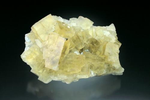 Fluorite<br />Mina Killhope, Filon Middlegrove, Weardale, North Pennines Orefield, County Durham, Inglaterra / Reino Unido<br />9x7x3 cm overall size<br /> (Author: Jesse Fisher)
