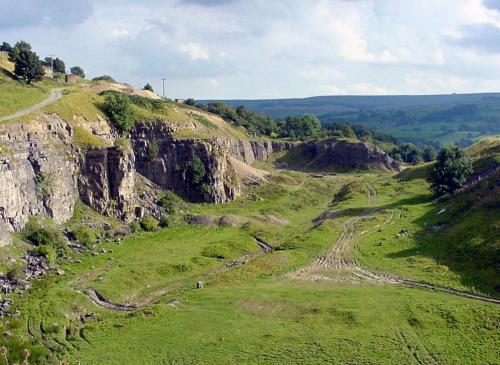 A view of the western extension of the Rogerley Quarry, taken in 2002. The Sutcliffe Vein is the larger of the two ribs of rock extending from the quarry face. The smaller rib, to the left of the Sutcliffe has never to my knowledge been prospected.  I understand that the site looks a bit different now, after recent work. (Author: Jesse Fisher)