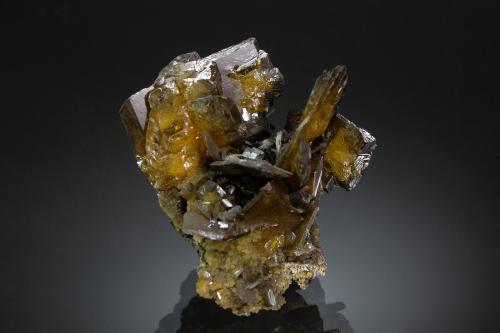 Wulfenite<br />San Francisco Mine, Cerro Prieto, Cucurpe, Municipio Cucurpe, Sonora, Mexico<br />3.3 x 3.6 cm<br /> (Author: crosstimber)