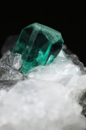 Beryl (variety emerald), Calcite, Pyrite, Quartz<br />Muzo mining district, Western Emerald Belt, Boyacá Department, Colombia<br />32x21x20mm, xls=7mm (main) & 17mm<br /> (Author: Fiebre Verde)