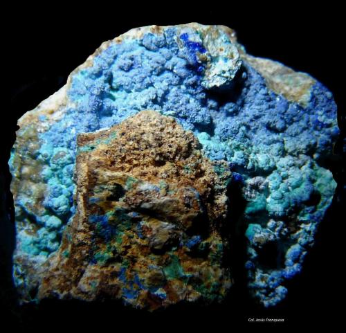 Azurita, Aurichalcita y Cerusita.<br />Mina Tajo de las Grajas, Arroyo de las Minas, Alhaurín el Grande, Comarca Valle del Guadalhorce, Málaga, Andalucía, España<br />38x34 mm.<br /> (Autor: Jesus Franquesa Baucells)