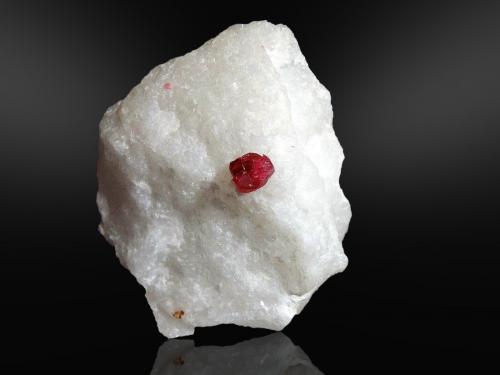 Espinela<br />Valle Mogok, Mogok, Distrito Pyin-Oo-Lwin, Región Mandalay (Division Mandalay), Myanmar (Burma)<br />6 x 5 cm.<br /> (Autor: Antonio P. López)