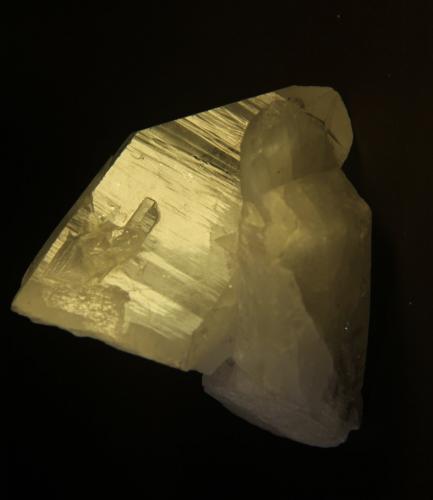 Quartz<br />Peñas Blancas Mine, Municipio San Pablo de Borbur, Western Emerald Belt, Boyacá Department, Colombia<br />63mm x 54mm x 50mm<br /> (Author: franjungle)