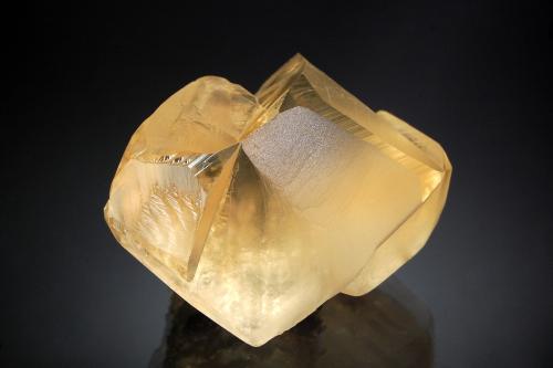 Calcite<br />Sokolovskoe Mine (Sokolovskiy Mine), Rudny, Kostanay Region, Kazakhstan<br />5.0 x 6.5 cm<br /> (Author: crosstimber)