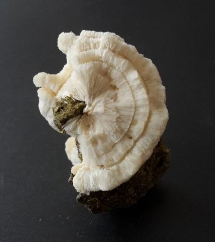 Calcite<br />Cantera Leilenkopf, Burgbrohl, Ahrweiler, Eifel, Renania-Palatinado/Rheinland-Pfalz, Alemania<br />4 x 3 cm<br /> (Author: Andreas Gerstenberg)