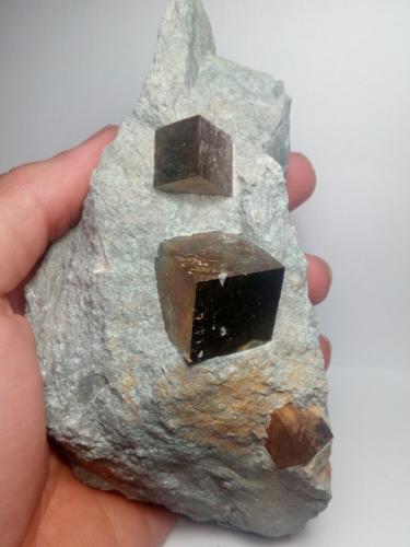 Pirita<br />Mina Ampliación a Victoria, Sierra de Alcarama, Navajún, Comarca Cervera, La Rioja, España<br />8,5 x 16 x 6,3 cm<br /> (Autor: Iwok)