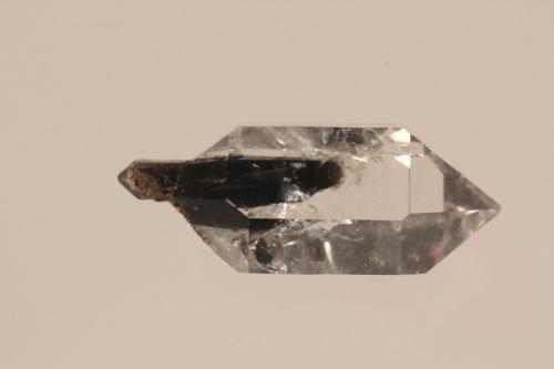 Quartz<br />Turtle Clan Ridge, Fonda, Mohawk, Montgomery County, New York, USA<br />3.5 cm.<br /> (Author: vic rzonca)