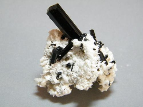 Schorl and Feldspar<br />Monte Erongo, Usakos, Región Erongo, Namibia<br />38mm x 46mm x 27mm<br /> (Author: Heimo Hellwig)