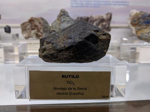 Rutilo<br />Montejo de la Sierra, Comarca Sierra Norte, Comunidad de Madrid, España<br />7,3 x 4,7 x 3,4 cm.<br /> (Autor: Carles)