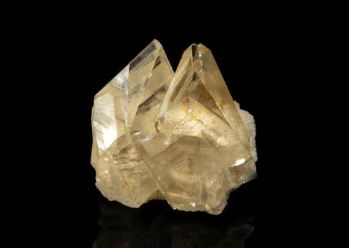 Calcite<br />Ladywash Mine, Eyam, Derbyshire, England / United Kingdom<br />1.7 x 1.9 cm<br /> (Author: crosstimber)