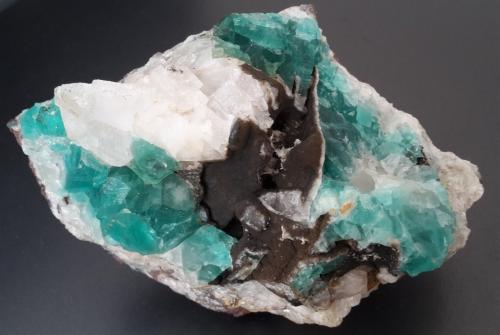 Fluorite, Calcite<br />Goethe Quarry, Wallwitz, Petersberg, Saalekreis District, Saxony-Anhalt/Sachsen-Anhalt, Germany<br />9,5 x 8 cm<br /> (Author: Andreas Gerstenberg)