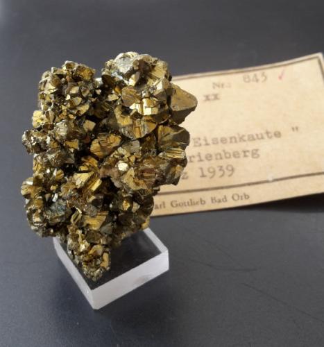 Chalcopyrite<br />Mina Eisenkaute, Lautzenbrücken, Bad Marienberg, Distrito Westerwaldkreis, Renania-Palatinado/Rheinland-Pfalz, Alemania<br />5 x 3 cm<br /> (Author: Andreas Gerstenberg)