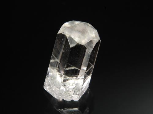 Phenakite<br />Mogok, Distrito Pyin-Oo-Lwin, Región Mandalay (Division Mandalay), Myanmar (Burma)<br />1.0 x 1.7 cm<br /> (Author: crosstimber)