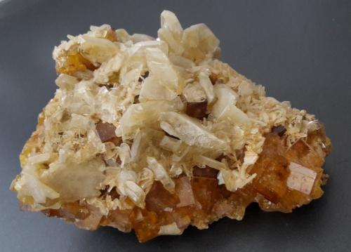 Baryte, Fluorite<br />Reiche Empfängnis Mine, Schlettau, Annaberg District, Erzgebirgskreis, Saxony/Sachsen, Germany<br />10 x 6,5 cm<br /> (Author: Andreas Gerstenberg)