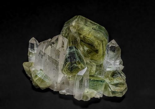 Fluorapatite, Quartz<br />Minas da Panasqueira, Aldeia de São Francisco de Assis, Covilhã, Castelo Branco, Cova da Beira, Centro, Portugal<br />6.9 x 3.8 cm<br /> (Author: am mizunaka)