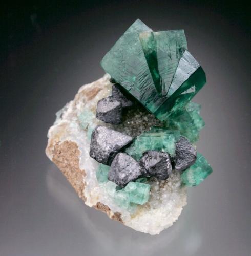 Fluorite, Galena, Quartz<br />Rogerley Mine, Frosterley, Weardale, North Pennines Orefield, County Durham, England / United Kingdom<br />5x4x4 cm<br /> (Author: Jesse Fisher)