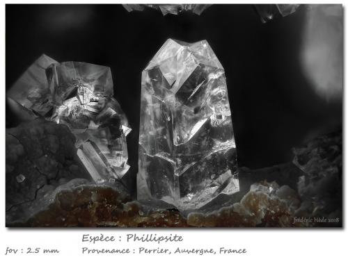 Phillipsite<br />Roca-Neyra, Perrier, Issoire District, Puy-de-Dôme Department, Auvergne-Rhône-Alpes, France<br />fov 2.5 mm<br /> (Author: ploum)