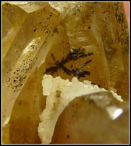 Quartz with inclusions.<br />Erongo Mountain, Usakos, Erongo Region, Namibia<br />68 x 57 x 26 mm<br /> (Author: Pierre Joubert)