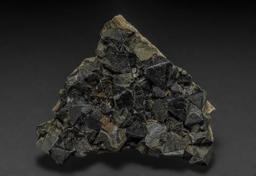 Magnetite<br />Cerro Huañaquino, Paco Grande, Tomás Frías Province, Potosí Department, Bolivia<br />7.7 x 6.2 cm<br /> (Author: am mizunaka)