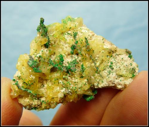 Mimetite and malachite<br />Tsumeb Mine, Tsumeb, Otjikoto Region, Namibia<br />36 x 26 x 10 mm<br /> (Author: Pierre Joubert)