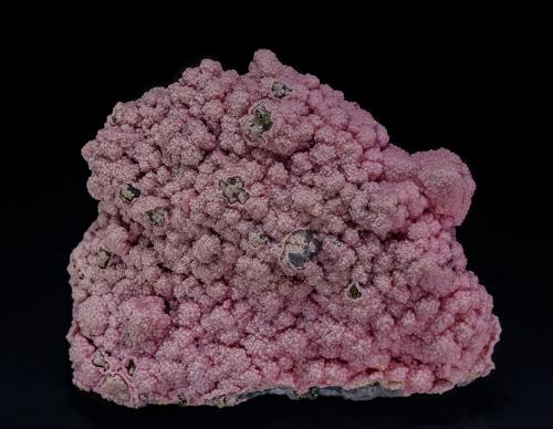 Rhodochrosite, Quartz, Tetrahedrite, Chalcopyrite<br />Mina Oppu, Nishimeya-mura, Distrito Nakatsugaru, Prefectura Aomori, Región Tohoku, Isla Honshu, Japón<br />8.5 x 6.8 cm<br /> (Author: am mizunaka)