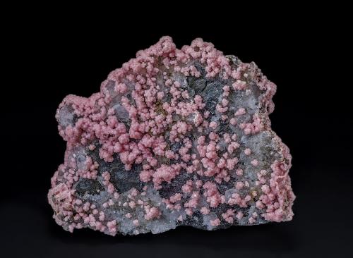 Rhodochrosite, Quartz, Tetrahedrite, Chalcopyrite<br />Mina Oppu, Nishimeya-mura, Distrito Nakatsugaru, Prefectura Aomori, Región Tohoku, Isla Honshu, Japón<br />8.5 x 6.8 cm<br /> (Author: am mizunaka)