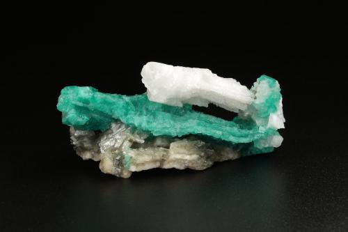 Beryl (variety emerald), Calcite<br />Coscuez mining district, Municipio San Pablo de Borbur, Western Emerald Belt, Boyacá Department, Colombia<br />54x24x25mm<br /> (Author: Fiebre Verde)