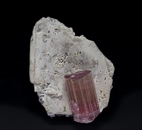 Elbaite, Orthoclase, Lepidolite<br />Himalaya Mine, Gem Hill, Mesa Grande District, San Diego County, California, USA<br />6.4 x 4.6 cm<br /> (Author: am mizunaka)