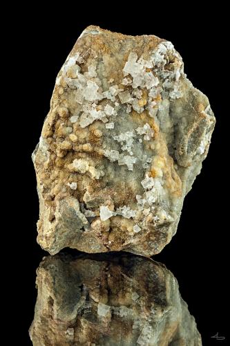 Baryte, Dolomite<br />Sasso Rosso, Rio di Mozzana, Burzanella, Camugnano, Bologna Province, Emilia-Romagna, Italy<br />8,5 x 6,0 x 3,6 cm<br /> (Author: Niels Brouwer)