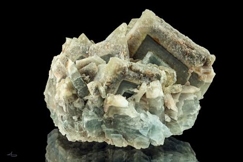 Baryte<br />Les Bains, Saint-Georges-les-Bains, La Voulte-sur-Rhône, Tournon-sur-Rhône, Ardèche, Auvergne-Rhône-Alpes, France<br />11 x 7 x 6 cm<br /> (Author: Niels Brouwer)