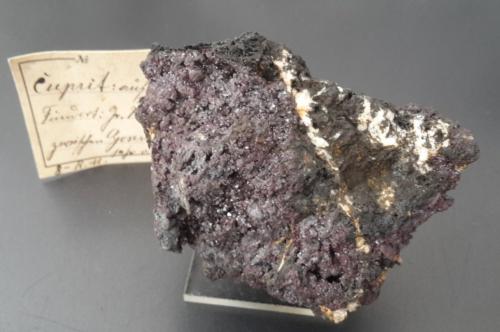 Cuprite<br />Rosengarten Mine, Gosenbach, Siegen, Siegen-Wittgenstein District, Arnsberg, North Rhine-Westphalia/Nordrhein-Westfalen, Germany<br />8 x 6 cm<br /> (Author: Andreas Gerstenberg)