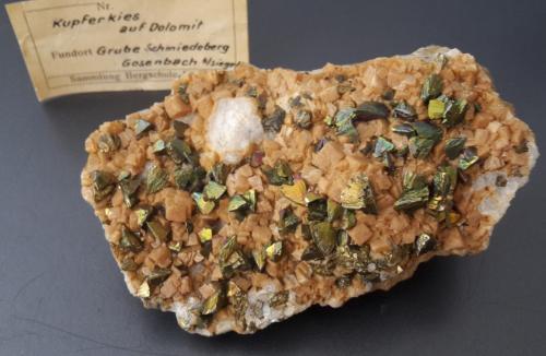 Chalcopyrite on Siderite<br />Schmiedeberg Mine, Gosenbach, Siegen, Siegen-Wittgenstein District, Arnsberg, North Rhine-Westphalia/Nordrhein-Westfalen, Germany<br />9,5 x 5 cm<br /> (Author: Andreas Gerstenberg)