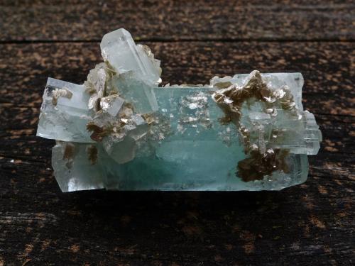 Berilo (variedad aguamarina), Moscovita<br />Chumar Bakhoor, Hunza Valley, Nagar District, Gilgit-Baltistan (Northern Areas), Pakistan<br />10,5 x 6 x 4,5 cm<br /> (Autor: Josele)