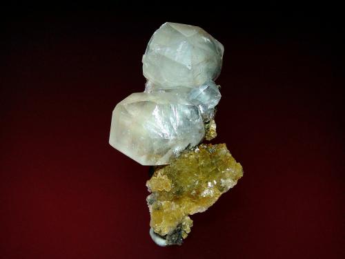 Calcita y Fluorita<br />Mina Moscona, El Llano, Solís, Corvera de Asturias, Comarca Avilés, Principado de Asturias (Asturias), España<br />7 x 3 cm.<br /> (Autor: Antonio P. López)