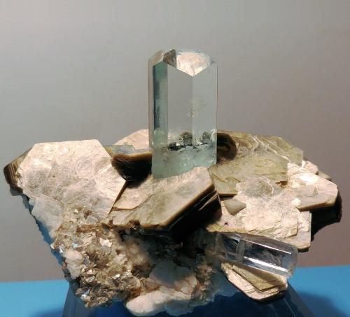 Beryl, Muscovite<br /><br />100mm x 88mm x 76mm; main beryl crystal: 38mm tall (visible part) and 20mm wide<br /> (Author: Carles Millan)