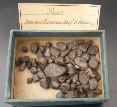 Rutile<br />Krummenhennersdorf, Distrito Freiberg, Erzgebirgskreis, Sajonia/Sachsen, Alemania<br />Loose crystals up to 2 cm<br /> (Author: Andreas Gerstenberg)