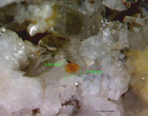 Synchysita-(Ce) y Cuarzo<br />Afloramientos Adra, Adra , Comarca Poniente Almeriense, Almería, Andalucía, España<br />0´109 x 0´105 mm.<br /> (Autor: Jesus Franquesa Baucells)