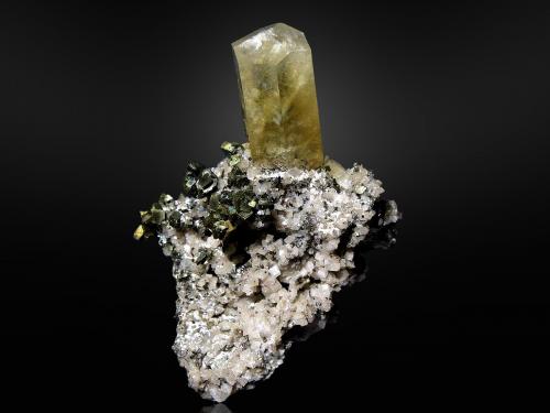 Calcita, Dolomita y Marcasita<br />Mina Sweetwater, Ellington, Distrito Viburnum Trend, Condado Reynolds, Missouri, USA<br />7 x 5 cm.<br /> (Autor: Antonio P. López)