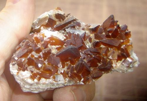 Calcita<br />CSN Quarry (Companhia Siderúrgica Nacional), Arcos, Minas Gerais, Brazil<br />6 x 4 x 3,6 cm<br /> (Autor: Anisio Claudio)