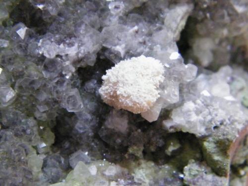 Calcite and Duftite<br />Mina Tsumeb, Tsumeb, Región Otjikoto, Namibia<br />134mm x 72mm x 75mm<br /> (Author: Heimo Hellwig)