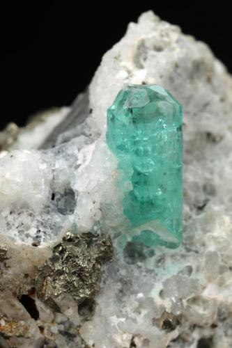 Beryl (variety emerald), Calcite, Pyrite<br />Chivor (distrito minero), Municipio Chivor, Cinturón Esmeraldífero Oriental, Departamento Boyacá, Colombia<br />30x28x17mm, xl=10mm<br /> (Author: Fiebre Verde)
